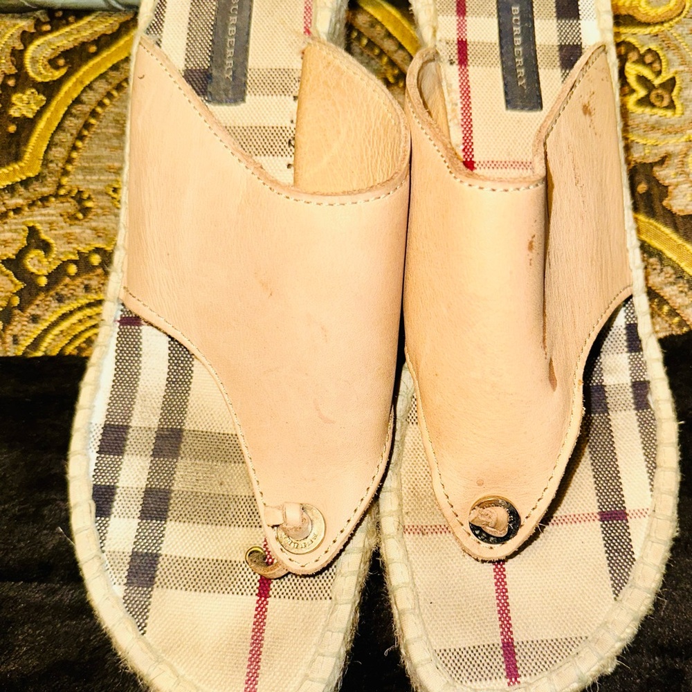 Burberry Cream Tan Espadrilles with Classic Style - Picture 2 of 7